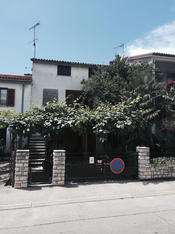 Mila Holiday Apartments Porec Exterior photo